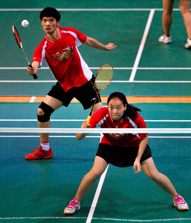 显得捉襟见 显得捉襟见